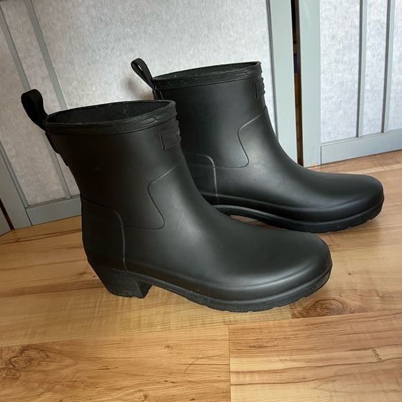 Hunter Chelsea Rain Boot Size 37 - Picture 2 of 8